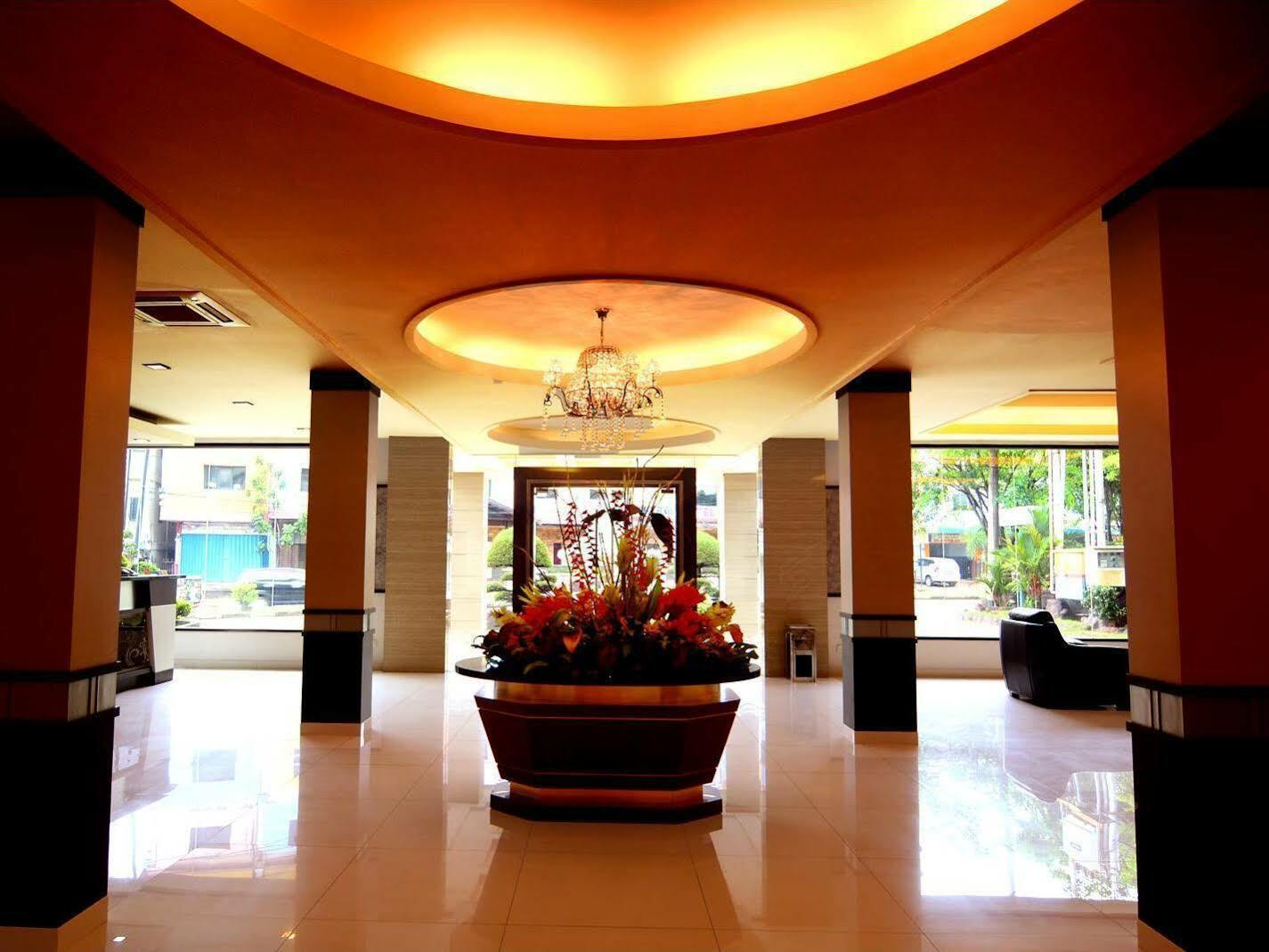 Halim Hotel Tanjung Pinang Exterior photo